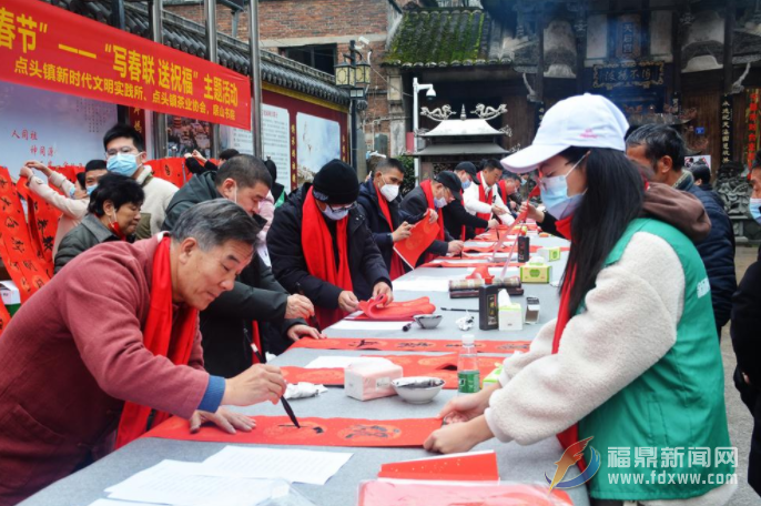 点头镇开展写春联送祝福惠民活动