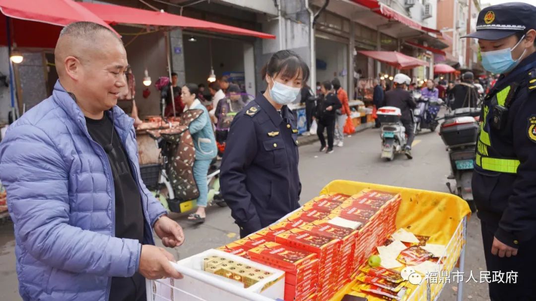 规范流动摊贩管理，让人间烟火与城市文明并行